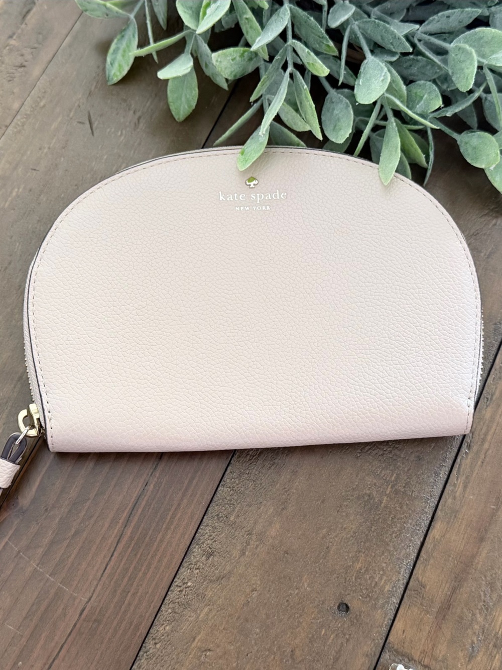 kate spade pebbled leather wristlet NWT